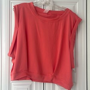 HALARA CREW NECK SLEEVELESS YOGA TANK TOP (1095). NWT.  SIZE 2X. GEORGIA PEACH
